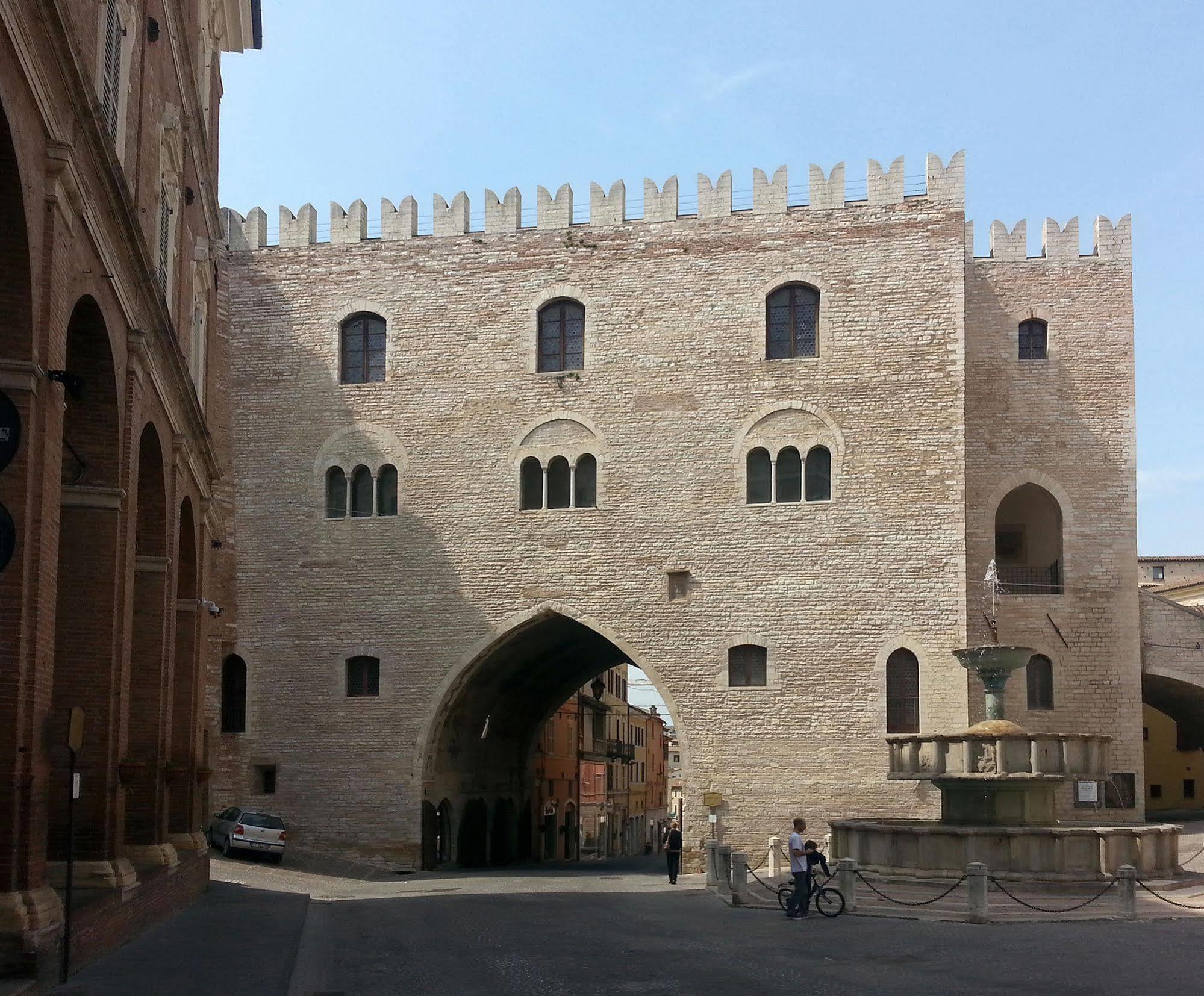 Il Podesta Fabriano Bagian luar foto